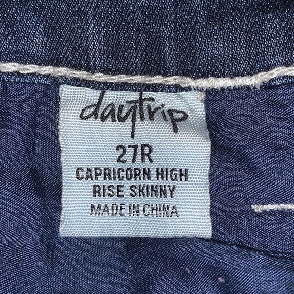 Daytrip Jeans - Picture 5 of 9